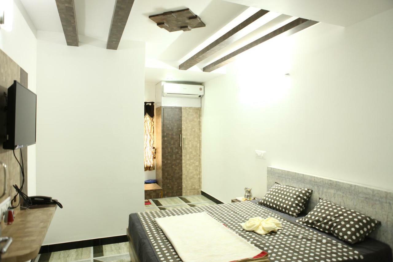 Cm Tower Hotel Udumalaippettai Exterior foto